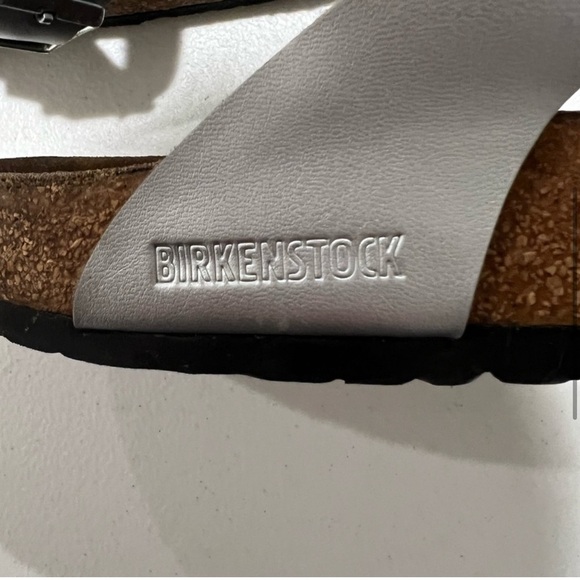 BIRKENSTOCK Gizeh Birko-Flor Metallic Silver
Sandals Shoes Women's Sz 8 - Picture 7 of 7